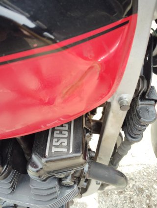 Suzuki GSX 550 Naked Roja y Negra
