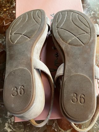 Sandalias Alma en Pena Talla 36. Pedrería y ante.