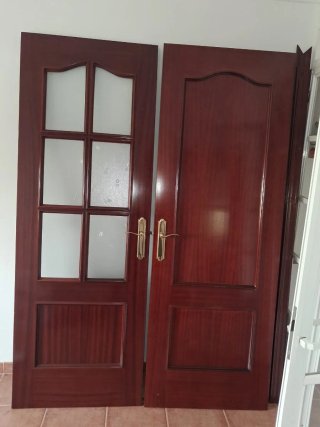 6 puertas,2 de 62 CMS y 4 de 72 cms.Madera maciza.