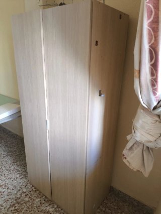 Armario de madera y metal