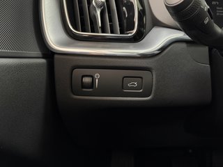 Volvo XC60 MomentumPro 4x4 B5 2.0D 235CV Auto MHEV