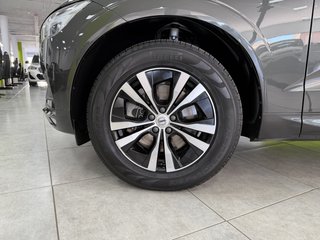Volvo XC60 MomentumPro 4x4 B5 2.0D 235CV Auto MHEV