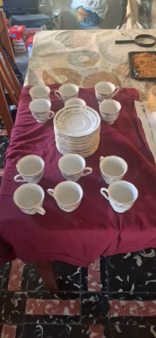 Juego de Tazas y Platitos de Café