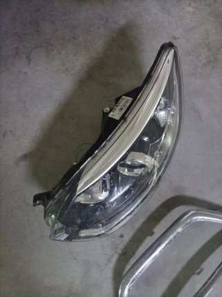 Faro delantero Renault Captur + embellecedor