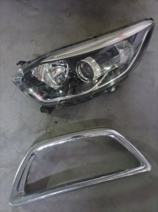 Faro delantero Renault Captur + embellecedor