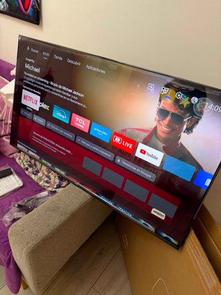 Televisor TCL QLED 40” Smart TV
