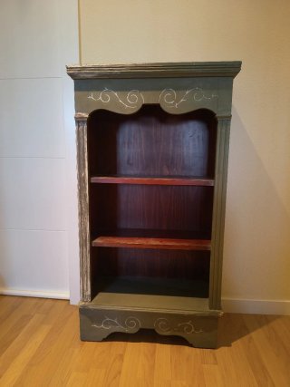 Mueble de madera para restaurar