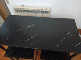 Mesa comedor negra con 4 taburetes
