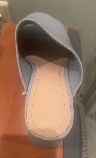 Mules (sandalias) mujer. Zara