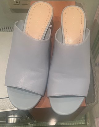 Mules (sandalias) mujer. Zara
