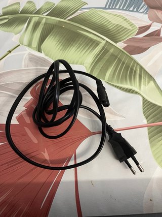 PlayStation 4 Slim 500 GB + cable de alimentació