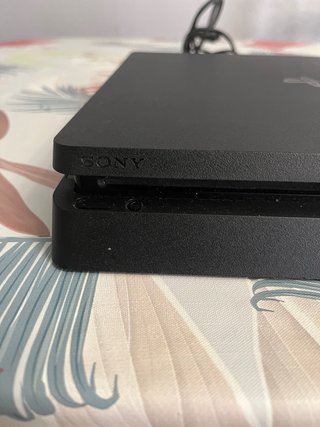 PlayStation 4 Slim 500 GB + cable de alimentació