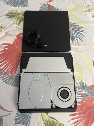 PlayStation 4 Slim 500 GB + cable de alimentació