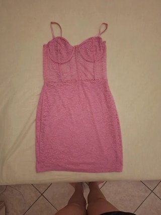 Abito in pizzo rosa