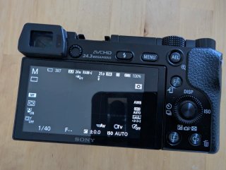 Sony Alpha 6000 + Sigma 30mm f/2.8 DN Art + 2 bat.