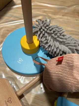 Juego de limpieza Hape, en madera