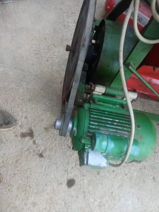 Máquina peladora de almendras