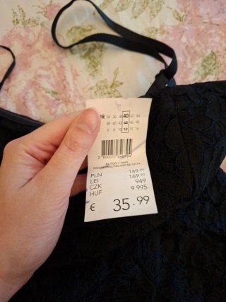 Abito in pizzo nero con fiori