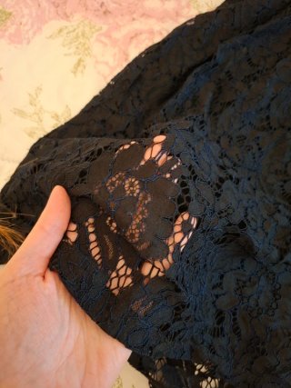 Abito in pizzo nero con fiori
