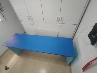 Escritorio azul y blanco