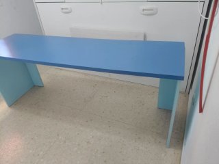 Escritorio azul y blanco