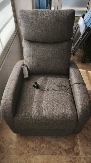 Sillón masajeador de tela gris oscuro