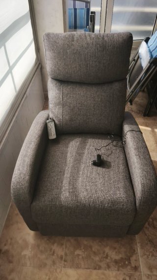 Sillón masajeador de tela gris oscuro