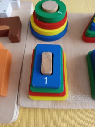 Juego de encaje figuras geométricas. Regalo
