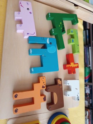Juego de encaje figuras geométricas. Regalo
