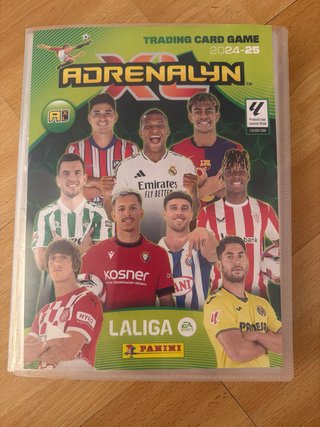 Álbum Adrenalyn XL LaLiga 2024/25 casi completo