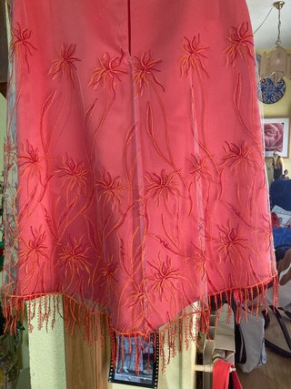 Vestido de fiesta naranja y rojo