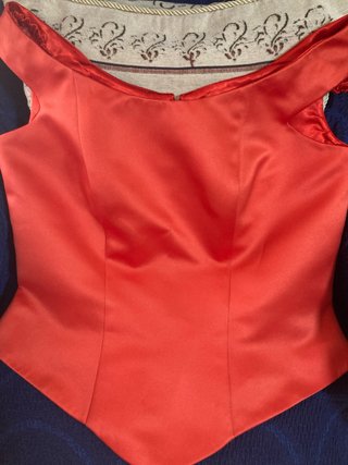 Vestido de fiesta naranja y rojo