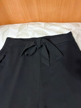 Pantalones anchos negros con lazo