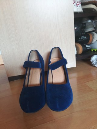 Zapatos tacón terciopelo azul con hebilla