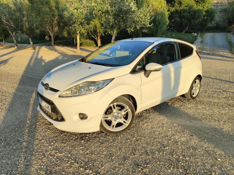 Ford Fiesta 2011 - foto 1