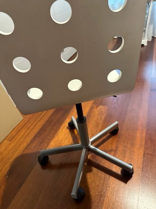 Silla giratoria IKEA blanca con ruedas