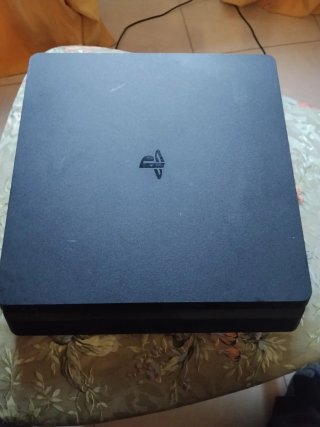 PS4 Slim500GB + MASS EFFECT LEGENDARY EDITION
