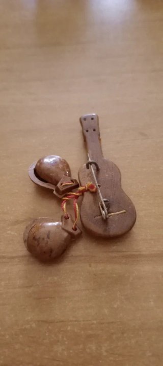 Broche Guitarra y Castañuelas Madera Pintado