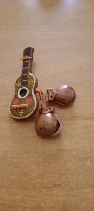Broche Guitarra y Castañuelas Madera Pintado