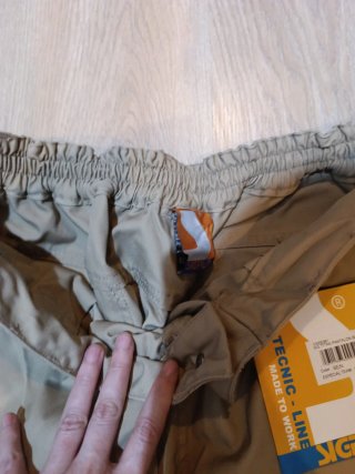 Pantalones de trabajo XXL y XXS beige y negro