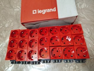 Toma Mosaic Legrand Canalización DLP Roja