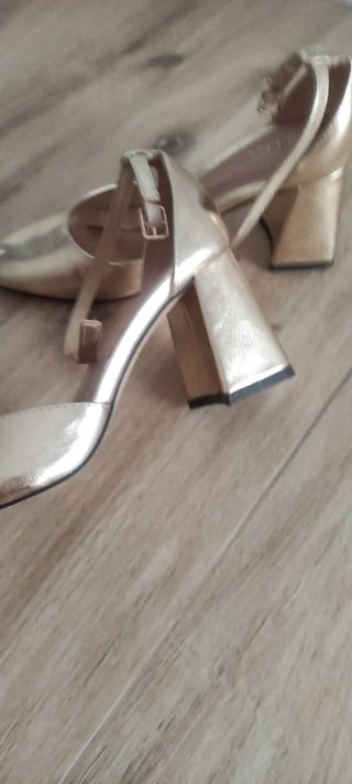 Sandalias doradas mujer Sfera