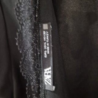 Blusa negra con encaje