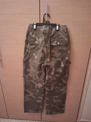 Pantalones cargo camuflaje Bershka mujer
