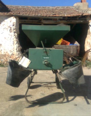 Máquina peladora de almendras