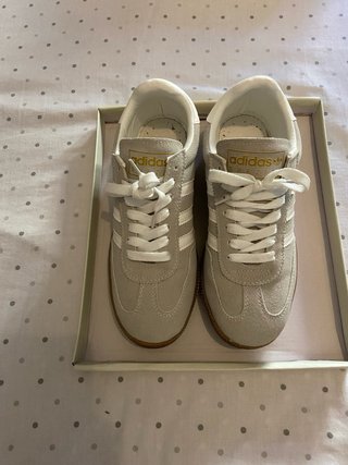 Zapatillas deportivas grises claras