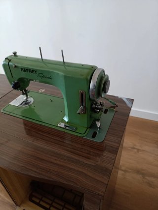 Máquina de coser Refrey Preferida verde