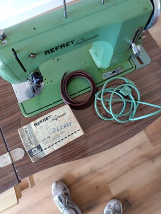 Máquina de coser Refrey Preferida verde