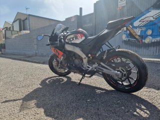 Aprilia RS50 Negra y Roja