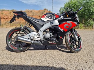 Aprilia RS50 Negra y Roja